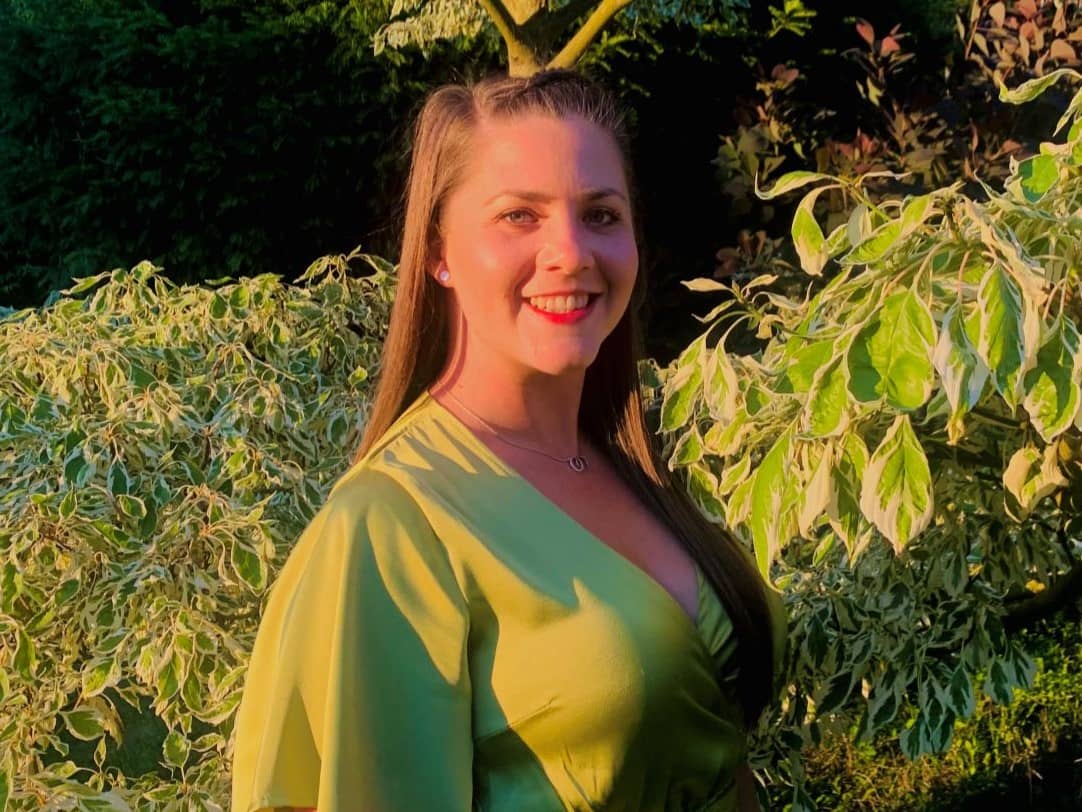 Cambridgeshire Contemporary Celebrant, Jemma from Love Jemma Ceremonies, wearing a green dress ready to conduct a ceremony in the garden